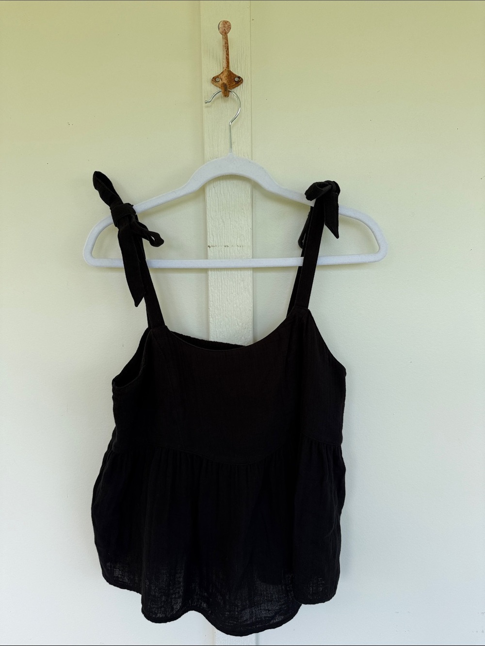 Old Navy black tie shoulder tank top